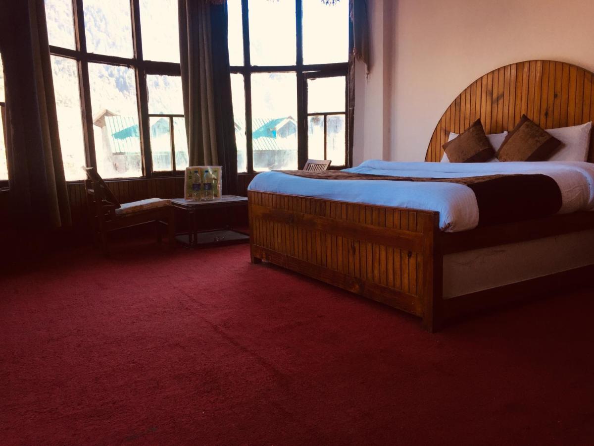 Hadimba Palace Manali Hotel Exterior photo
